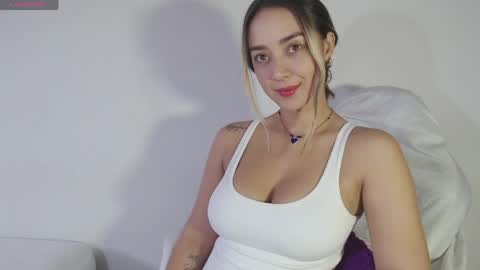 Snapshot of sol_rous chatting on April 2026 01:03:02 PM online show from April 2026 01:03:02 PM