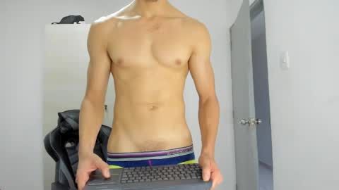 Snapshot of sola_enzo chatting on May 2026 05:01:01 PM sola_enzo online show from May 2026 05:01:01 PM