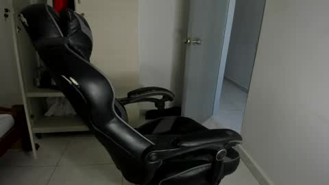 Snapshot of sola_enzo chatting on May 2026 06:36:02 PM sola_enzo online show from May 2026 06:36:02 PM
