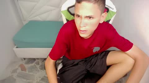 Snapshot of sombra_18 chatting on June 2026 02:46:02 AM ESTEBAN online show from June 2026 02:46:02 AM