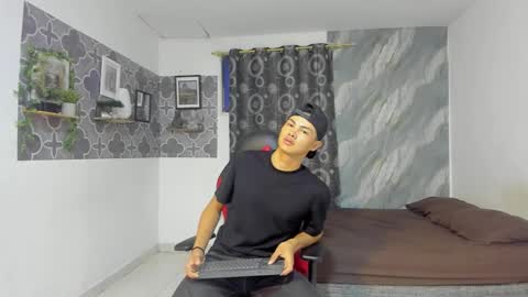 son_hades online show from February 2026 04:24:02 AM