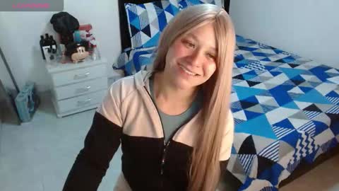 Snapshot of soniafuckboobs chatting on October 2025 01:28:02 PM soniafuckboobs online show from October 2025 01:28:02 PM