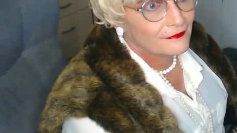 Snapshot of sonjairene chatting on December 2024 02:35:02 AM sonjairene online show from December 2024 02:35:02 AM
