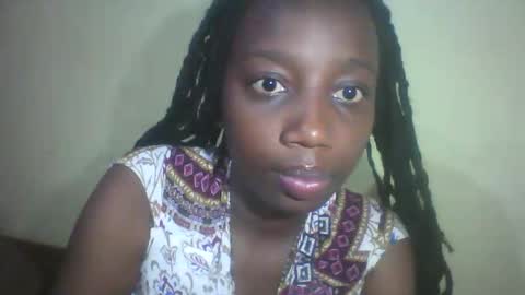 Snapshot of sonnie_is_pretty chatting on May 2026 08:28:01 PM sonnie_is_pretty online show from May 2026 08:28:01 PM