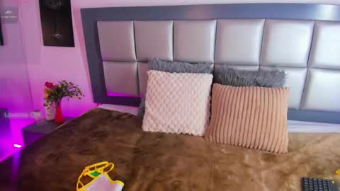 sophi Leone online show from March 2026 12:55:01 PM