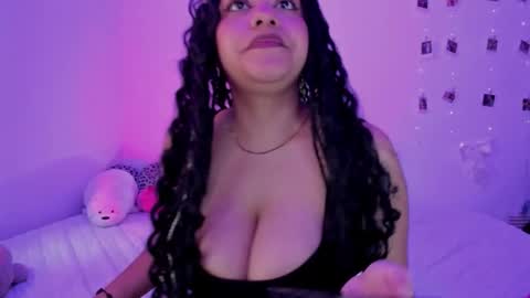 Sofia online show from December 2025 12:22:01 PM