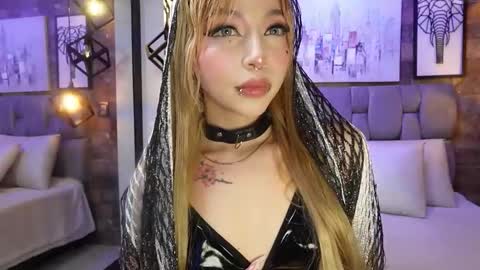 Sophia online show from December 2025 12:25:01 PM