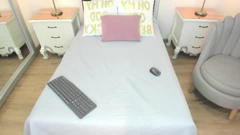 Snapshot of sophia_boods chatting on March 2026 03:45:02 AM sophia boods online show from March 2026 03:45:02 AM