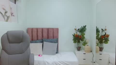 Sophia  online show from April 2026 07:58:02 PM