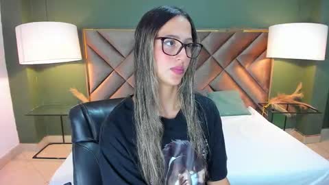 Sofia online show from January 2026 01:48:01 PM