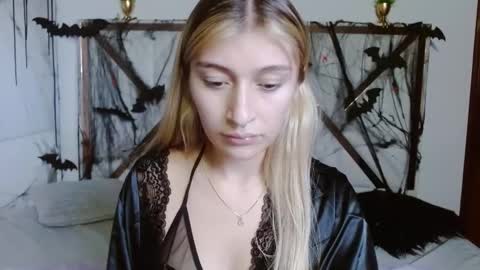 SophiaLee online show from October 2025 10:48:02 PM