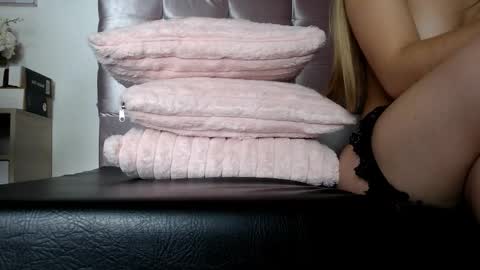 Snapshot of sophiaalee chatting on March 2026 11:33:01 PM SophiaLee online show from March 2026 11:33:01 PM