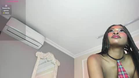 Sophie online show from October 2025 04:43:01 AM
