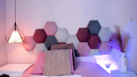 sophiacolliins online show from September 2025 12:44:02 AM