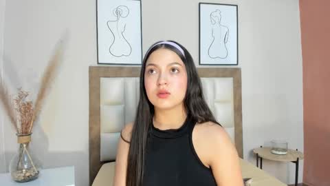 sophiacolliins online show from September 2025 11:35:01 AM