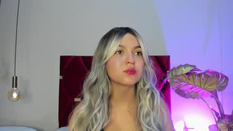 sophiacolliins online show from October 2025 11:43:01 AM