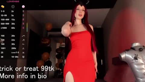 Snapshot of sophiaflorence chatting on October 2025 02:40:02 PM Im Sophia. Give me thumb up it helps to make my stream better ONLINE GTM3 5PM-11PM online show from October 2025 02:40:02 PM