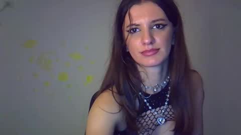 Snapshot of sophiaskinnybitch chatting on October 2025 03:38:01 AM Sophia online show from October 2025 03:38:01 AM