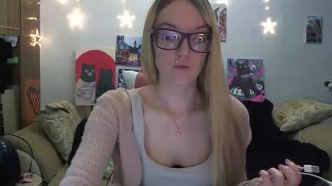Snapshot of sophiasonata chatting on October 2025 09:45:01 PM SophiaSonata online show from October 2025 09:45:01 PM