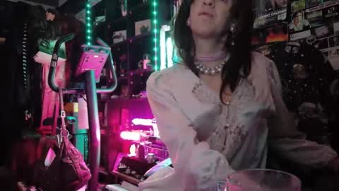 Snapshot of sophie198013 chatting on May 2026 12:07:01 AM Sophie Satin1980 online show from May 2026 12:07:01 AM