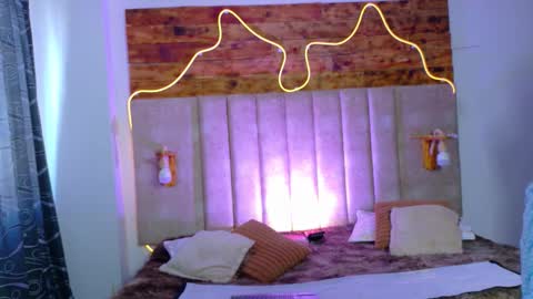 sophie and katia online show from November 2025 07:30:01 PM