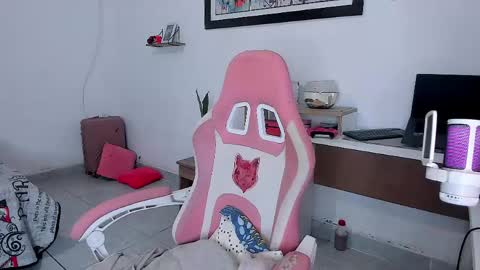 Snapshot of sophie_dolly_ chatting on May 2026 09:11:02 PM sophie doll online show from May 2026 09:11:02 PM