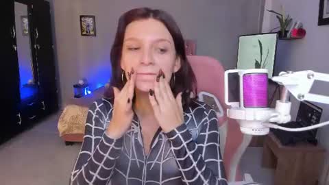 Snapshot of sophie_dolly_ chatting on July 2026 05:39:01 PM sophie doll online show from July 2026 05:39:01 PM