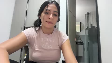 Snapshot of sophie_foxxx chatting on May 2026 06:23:02 PM Sophie online show from May 2026 06:23:02 PM