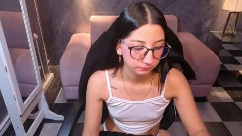 sophie_jones_b online show from June 2026 12:51:02 PM