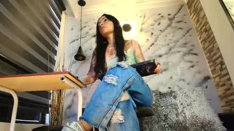 Sophie online show from November 2025 12:04:02 PM