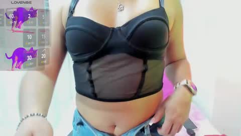Snapshot of sophie_new25 chatting on March 2025 12:33:02 PM sophie_new25 online show from March 2025 12:33:02 PM