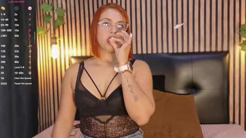Snapshot of sophie_new25 chatting on September 2025 12:18:01 PM sophie_new25 online show from September 2025 12:18:01 PM