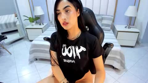 Snapshot of sophie_nolie chatting on February 2026 12:28:01 PM Sophi online show from February 2026 12:28:01 PM