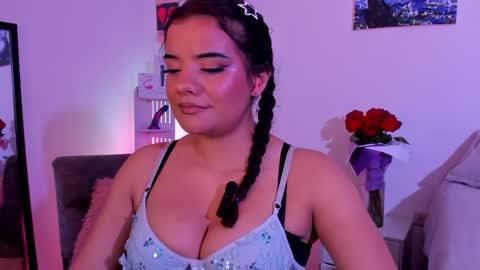 Snapshot of sophie_t_ chatting on June 2026 05:02:01 AM Sofia online show from June 2026 05:02:01 AM