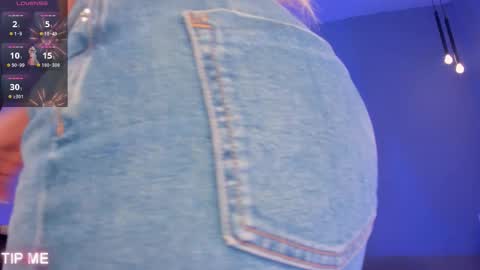 Sophie online show from November 2025 12:34:02 AM