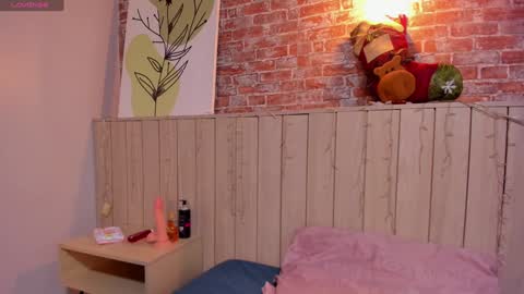 Snapshot of sophiebenson_ chatting on December 2024 03:31:02 PM Sophie online show from December 2024 03:31:02 PM