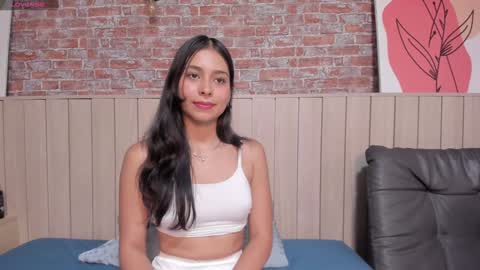 Snapshot of sophiebenson_ chatting on February 2025 06:24:02 PM Sophie online show from February 2025 06:24:02 PM