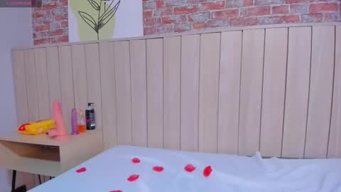 Snapshot of sophiebenson_ chatting on February 2025 03:26:01 PM Sophie online show from February 2025 03:26:01 PM