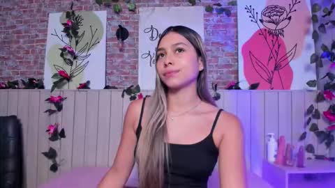 Snapshot of sophiebenson_ chatting on March 2026 01:29:02 PM Sophie online show from March 2026 01:29:02 PM