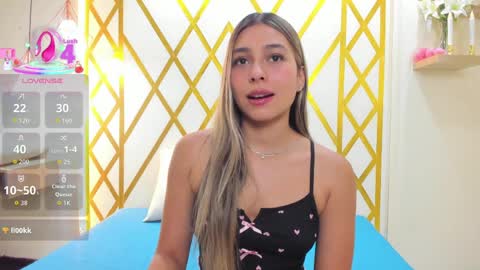 Snapshot of sophiebenson_ chatting on April 2026 12:43:02 PM Sophie online show from April 2026 12:43:02 PM