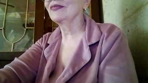 SophieBurnsX online show from May 2026 11:14:01 AM