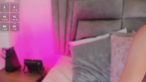 Snapshot of sophiee_smith chatting on April 2026 11:19:02 AM Sophie online show from April 2026 11:19:02 AM