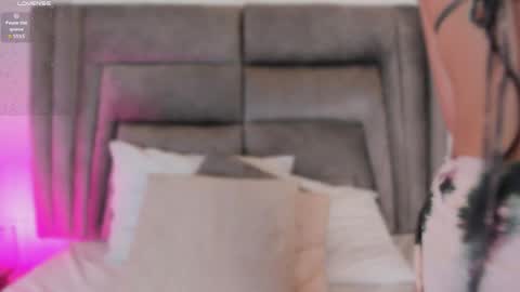 Snapshot of sophiee_smith chatting on May 2026 11:20:01 AM Sophie online show from May 2026 11:20:01 AM