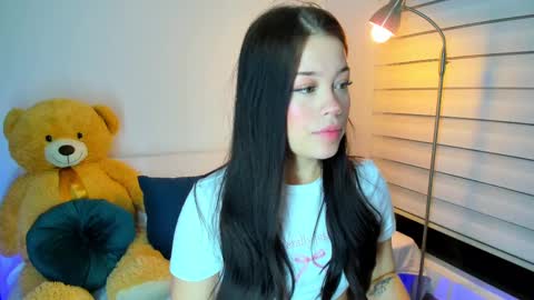 Snapshot of sophieee01 chatting on February 2025 02:03:01 AM Sophie online show from February 2025 02:03:01 AM