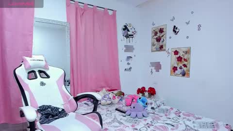 Sophie Woods  online show from December 2024 09:08:02 PM