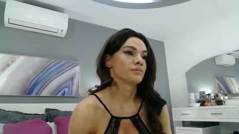 Snapshot of sophiejoulia chatting on January 2025 05:38:01 PM Sophie online show from January 2025 05:38:01 PM