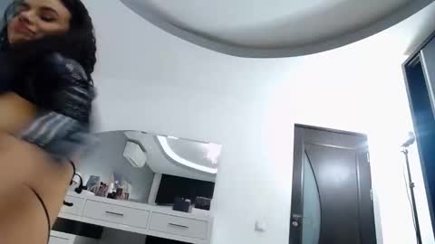 Snapshot of sophiejoulia chatting on February 2025 12:48:01 AM Sophie online show from February 2025 12:48:01 AM