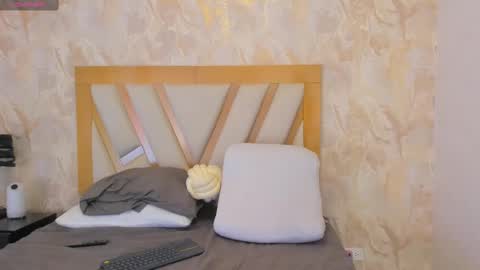 Sophie online show from February 2025 01:36:01 PM