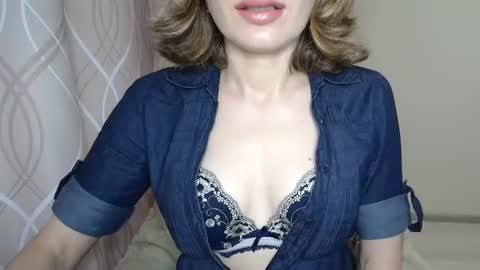 Snapshot of sophiemisss chatting on October 2025 10:16:02 AM Sophiemisss online show from October 2025 10:16:02 AM