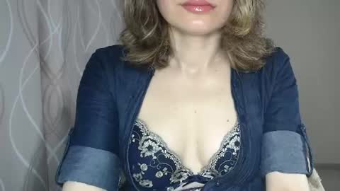 Snapshot of sophiemisss chatting on June 2026 06:23:02 AM Sophiemisss online show from June 2026 06:23:02 AM